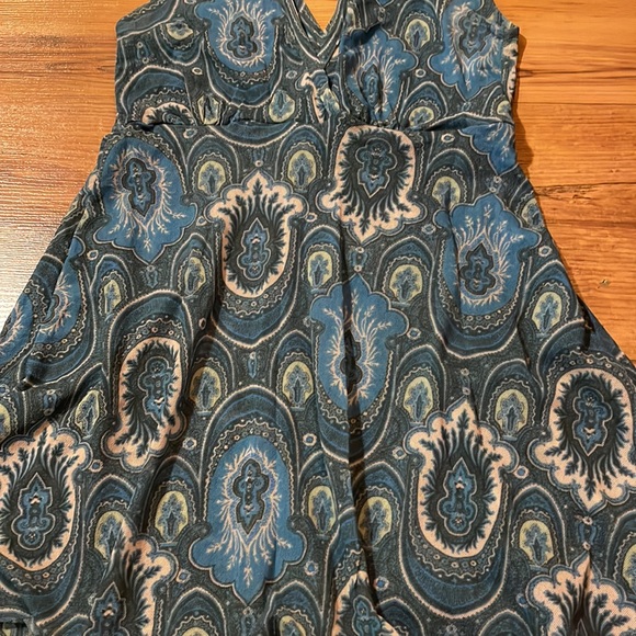 Bebe Paisley Green/Blue Flowy Sleeveless Top Small - Picture 2 of 4